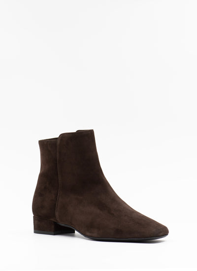 Brown suede leather ankle boots with square-toes. 