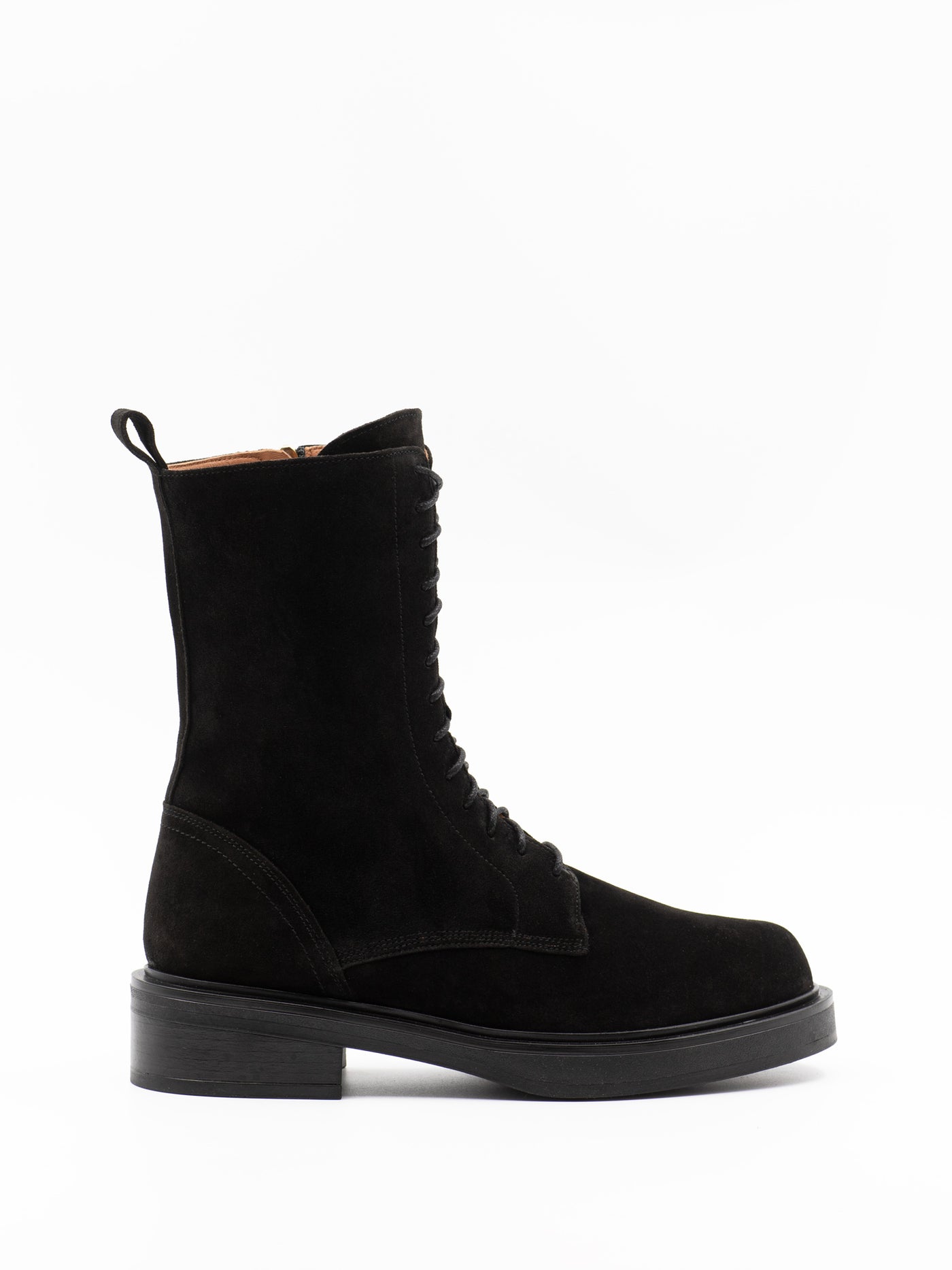 Combat boots in black suede