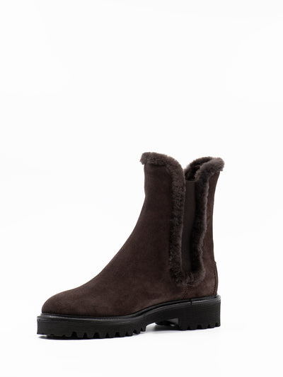 Fur-lined Chelsea boots