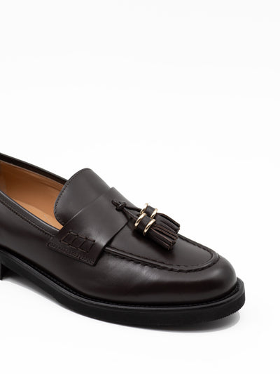 Women's tassel loafer in brown leather